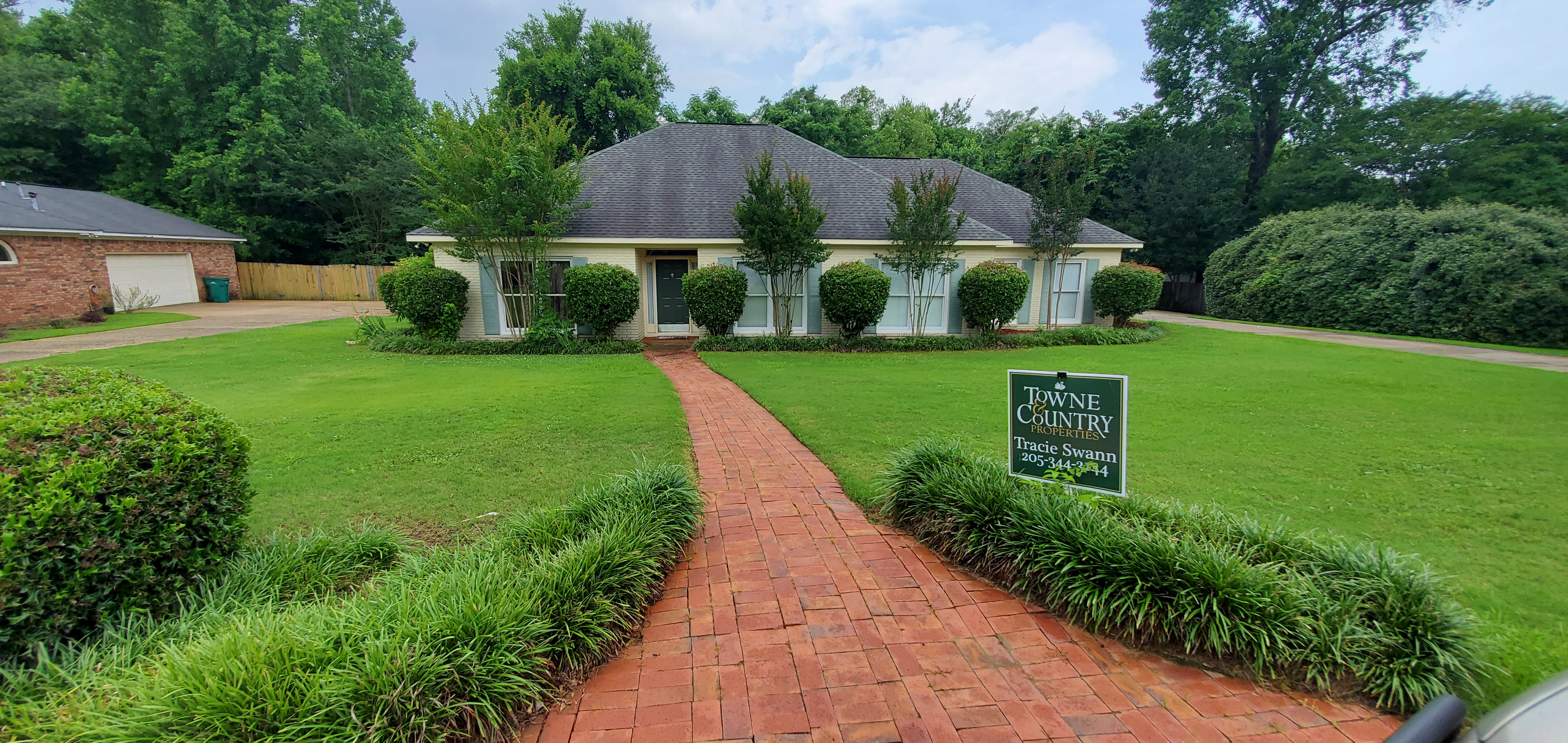 Breathtaking Brick Walkway Cleaning & Window Cleaning In Hoover, AL