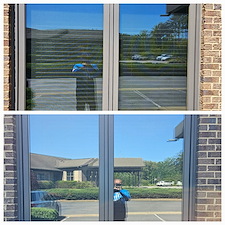 Gleaming-Commercial-Window-Cleaning-In-Tuscaloosa-AL 3